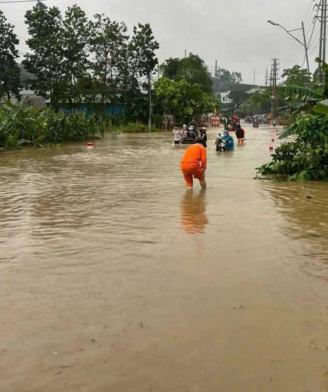 QL2 có đoạn ngập sâu hơn 1 m QL2 có đoạn ngập sâu hơn 1 m
