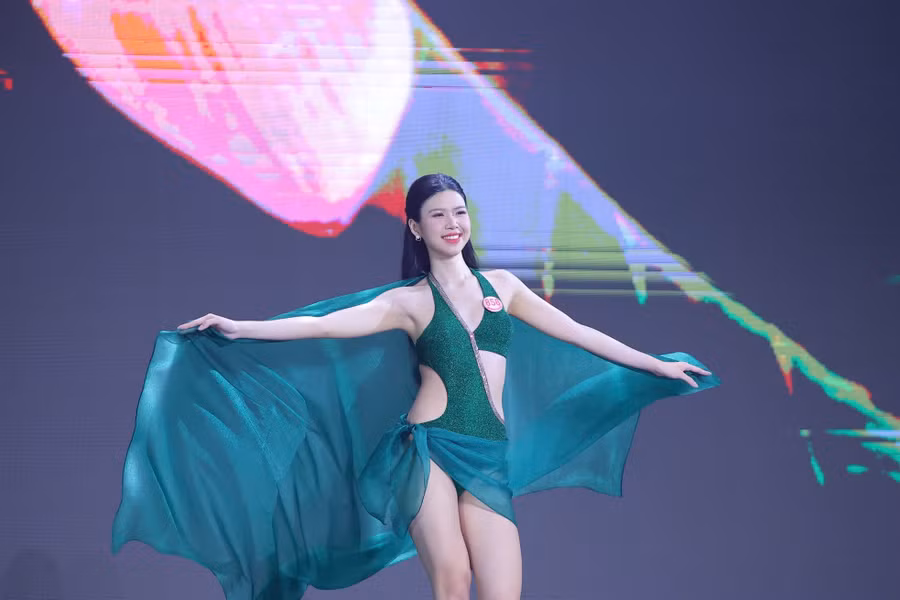 Các cô gái nghiêm khắc với bản thân, thể hiện quyết tâm cao độ cho phần thi ở chung khảo tại Hoa hậu Việt Nam. Thí sinh còn cho rằng Hoa hậu Việt Nam vượt lên trên cuộc thi sắc đẹp. Vượt qua hàng trăm cô gái, thí sinh tận dụng cơ hội thể hiện sự trưởng thành, khiến gia đình tự hào.