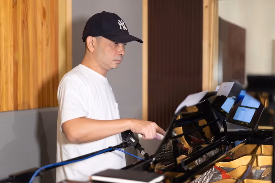 Để chuẩn bị cho live concert Có đôi lần quy tụ toàn giọng ca vocal, Đức Trí ráo riết tập luyện cùng các nghệ sĩ. Đêm nhạc của nam nhạc sĩ có mặt 9 nghệ sĩ gồm Phương Thanh, Hồ Quỳnh Hương, Hồ Ngọc Hà, Lê Hiếu, Lân Nhã, Thùy Chi, Văn Mai Hương, Trung Quân, Anh Tú và một khách mời đặc biệt. Đức Trí cho biết những ngày qua ê-kíp tập trung luyện tập, đảm bảo tiết mục diễn ra với chất lượng âm nhạc cao nhất.