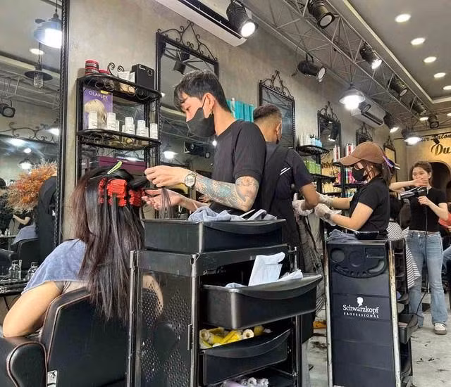 Tân trang nhan sắc là một khoản chi khá lớn của người trẻ dịp tết