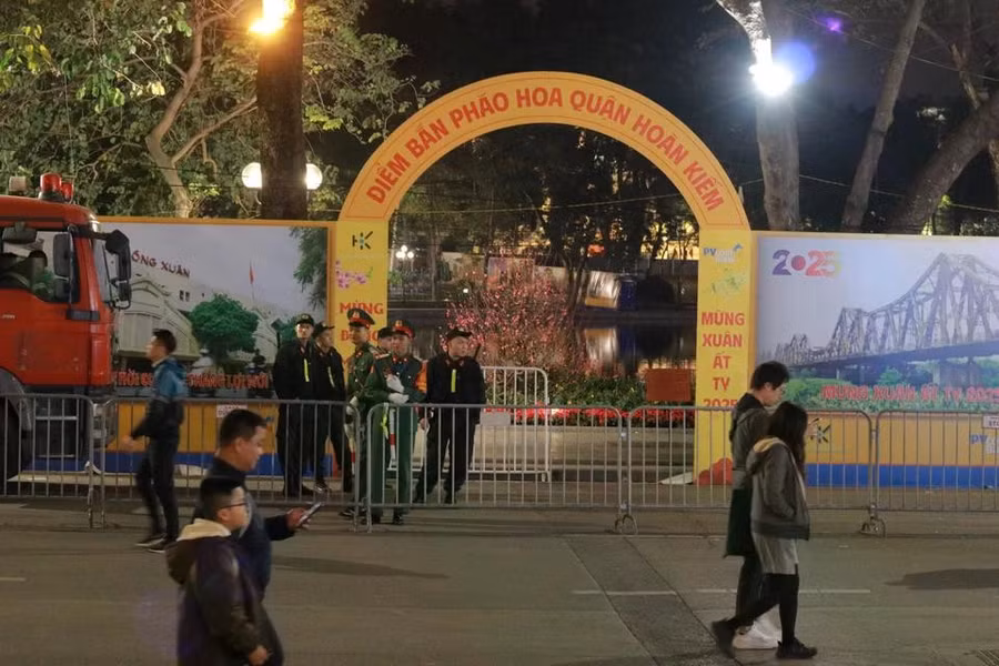 Đây là một trong 30 điểm bắn pháo hoa tại Hà Nội, gồm 10 trận địa tầm cao kết hợp tầm thấp và 21 điểm bắn tầm thấp. (Ảnh: Minh Anh/Vietnam+)