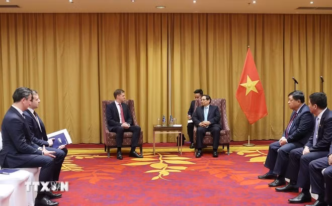 Thủ tướng Phạm Minh Chính tiếp ông Michal Fijol, quyền Chủ tịch HĐQT Hãng hàng không quốc gia Ba Lan (LOT Polish Airlines). (Ảnh: Dương Giang/TTXVN)