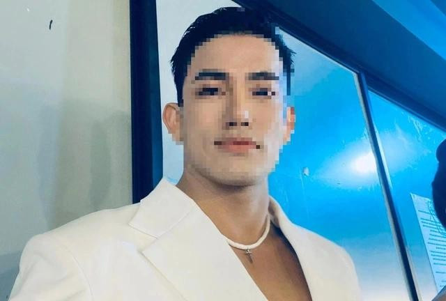 L.T.C hoạt động trong vai trò ca sĩ, đồng thời trình diễn ở nhiều show thời trang L.T.C hoạt động trong vai trò ca sĩ, đồng thời trình diễn ở nhiều show thời trang
