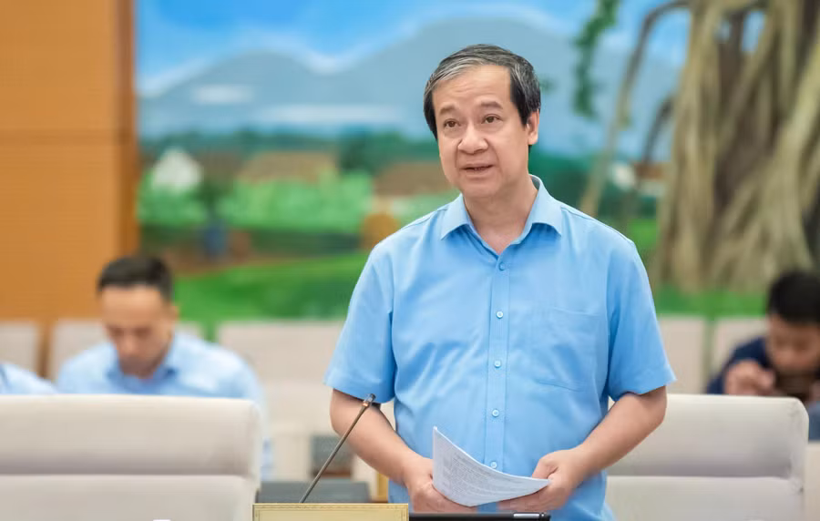 Bộ trưởng Bộ GD-ĐT Nguyễn Kim Sơn cho biết cần 30.600 tỉ mỗi năm để miễn học phí cho học sinh cả nước từ mầm non tới phổ thông