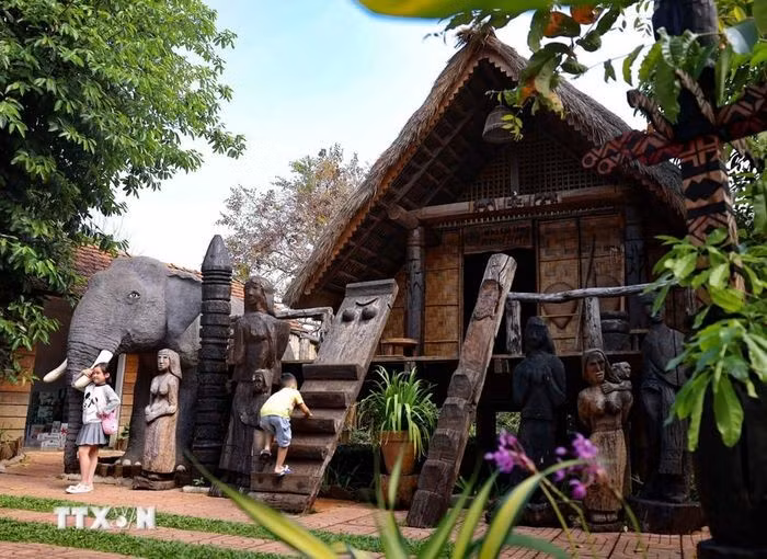 Buôn Akŏ Dhông tại thành phố Buôn Ma Thuột được chọn thực hiện mô hình điểm về du lịch cộng đồng, từ đó nhân rộng, phát triển du lịch cộng đồng tại các buôn trên địa bàn tỉnh Đắk Lắk. (Ảnh: Thanh Tùng/TTXVN)