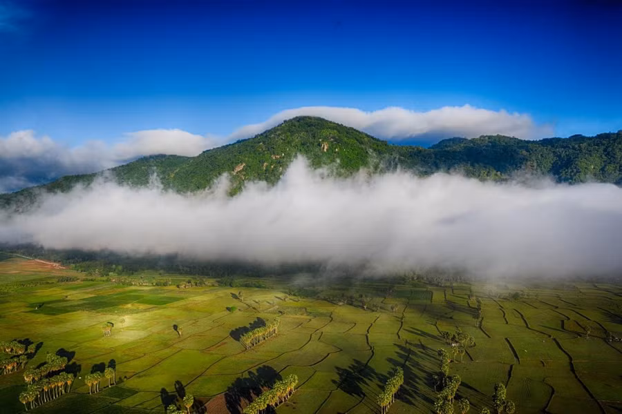 Vẻ đẹp hùng vĩ Bảy Núi nhìn từ trên cao