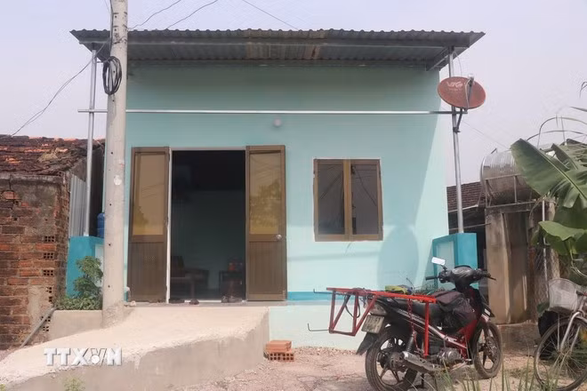 Nhà bà Trần Thị Thuận (phường Nhơn Hòa, thị xã An Nhơn, tỉnh Bình Định) được xóa nhà tạm. (Ảnh: Đình Quân/TTXVN)