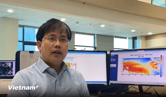 Phó Giáo sư - Tiến sỹ Mai Văn Khiêm, Giám đốc Trung tâm Dự báo Khí tượng Thủy văn Quốc gia.