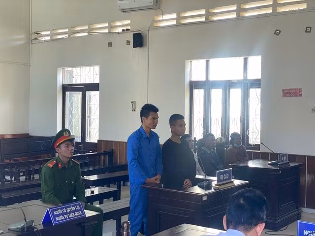 A Nhat và A Kan bị đưa ra xét xử về tội giết người