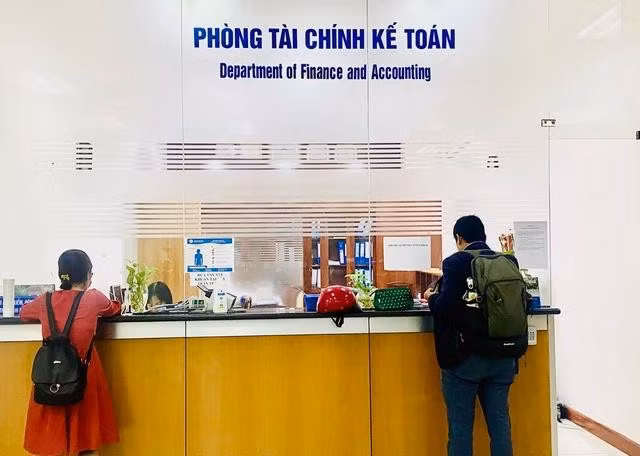 Khu vực thu học phí của Trường ĐH Ngân hàng TP.HCM