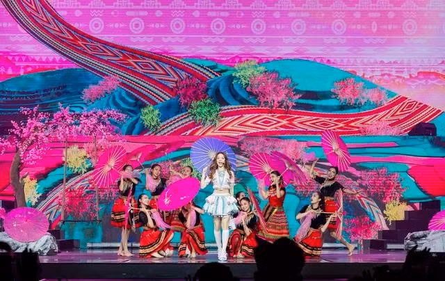 Mie đem lễ hội mùa xuân vùng Tây Bắc lên sân khấu cuối của công diễn 5