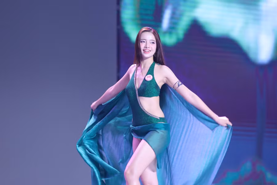 Hoa hậu Thanh Thủy chia sẻ cô bất ngờ trước sự tiến bộ vượt bậc của 41 thí sinh Hoa hậu Việt Nam cả về ngoại hình lẫn phong thái và khả năng giao tiếp. Đây là những điểm quan trọng để giám khảo chọn ra người chiến thắng kế nhiệm Thanh Thủy.