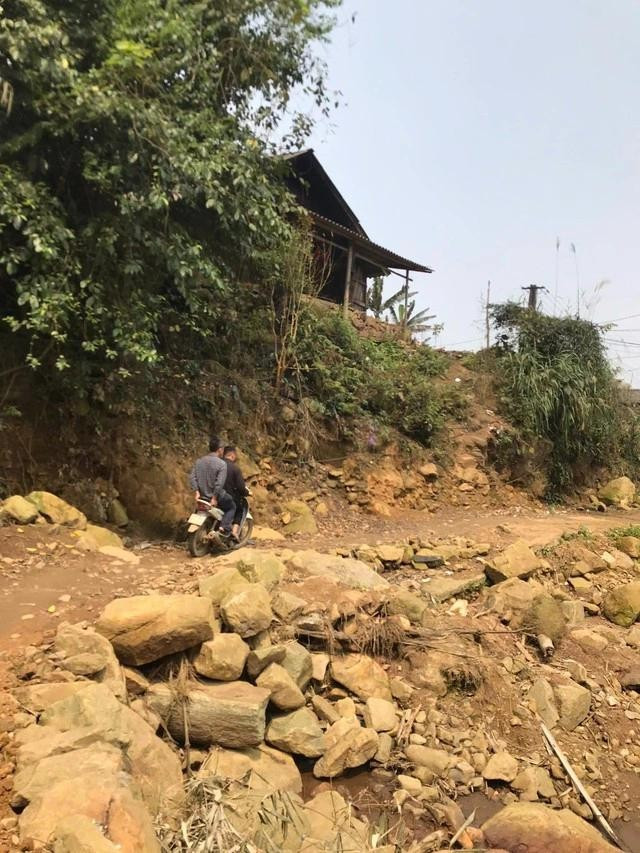Đường vào A Mú Sung bị thiệt hại nặng, đến nay vẫn chỉ có thể tiếp cận bằng xe máy Đường vào A Mú Sung bị thiệt hại nặng, đến nay vẫn chỉ có thể tiếp cận bằng xe máy