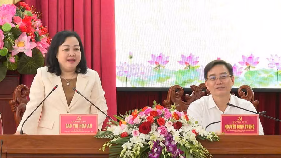 Bí thư Tỉnh ủy Phú Yên Cao Thị Hòa An phát biểu tại hội nghị