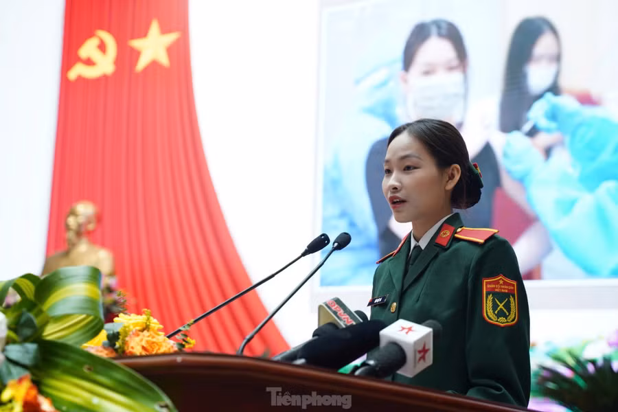 Lãnh đạo Tổng cục Chính trị QĐND Việt Nam và các Gương mặt trẻ tiêu biểu phát biểu tại chương trình tuyên dương.