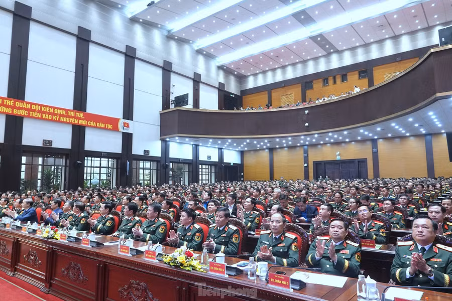 Các đại biểu tham dự chương trình tuyên dương tại hội trường Bộ Quốc phòng, sáng 26/3.