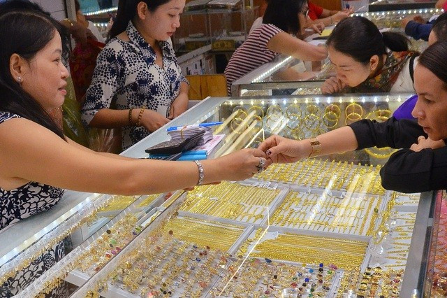 Nhu cầu trú ẩn an toàn vốn giảm, đẩy giá vàng hôm nay đi xuống Nhu cầu trú ẩn an toàn vốn giảm, đẩy giá vàng hôm nay đi xuống
