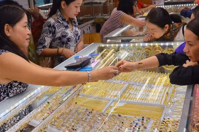 Nhu cầu trú ẩn an toàn vốn giảm, đẩy giá vàng hôm nay đi xuống