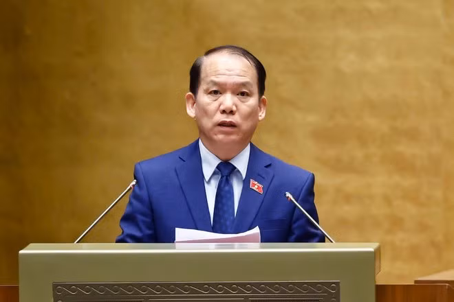 Ủy viên Ủy ban Thường vụ Quốc hội, Chủ nhiệm Ủy ban Pháp luật Hoàng Thanh Tùng đã trình bày Báo cáo tóm tắt Giải trình, tiếp thu, chỉnh lý dự thảo Luật Tổ chức Chính phủ (sửa đổi). (Ảnh: TTXVN)