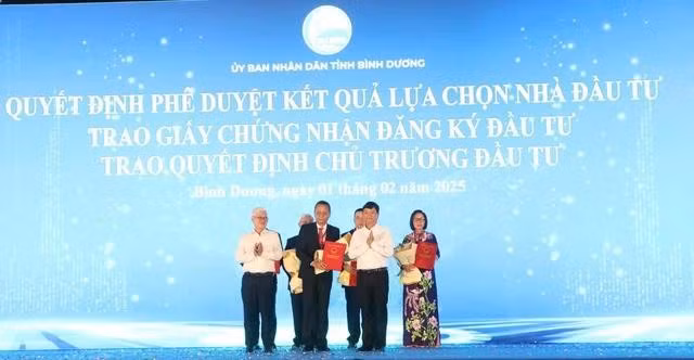 UBND tỉnh Bình Dương trao quyết định chấp thuận chủ trương đầu tư cho 7 dự án NƠXH