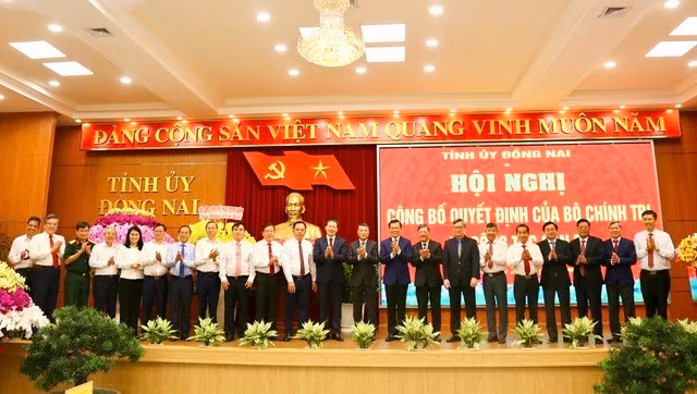 Lãnh đạo Tỉnh uỷ, UBND tỉnh Đồng Nai chúc mừng tân Bí thư Tỉnh uỷ Đồng Nai