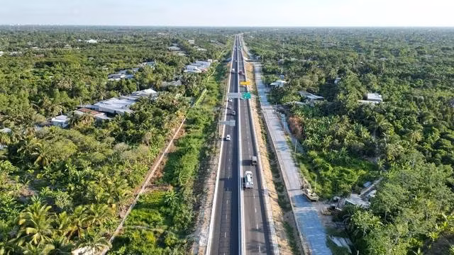 Các dự án cao tốc Bắc - Nam đang được đẩy nhanh, nối thông tới Cà Mau cuối 2025