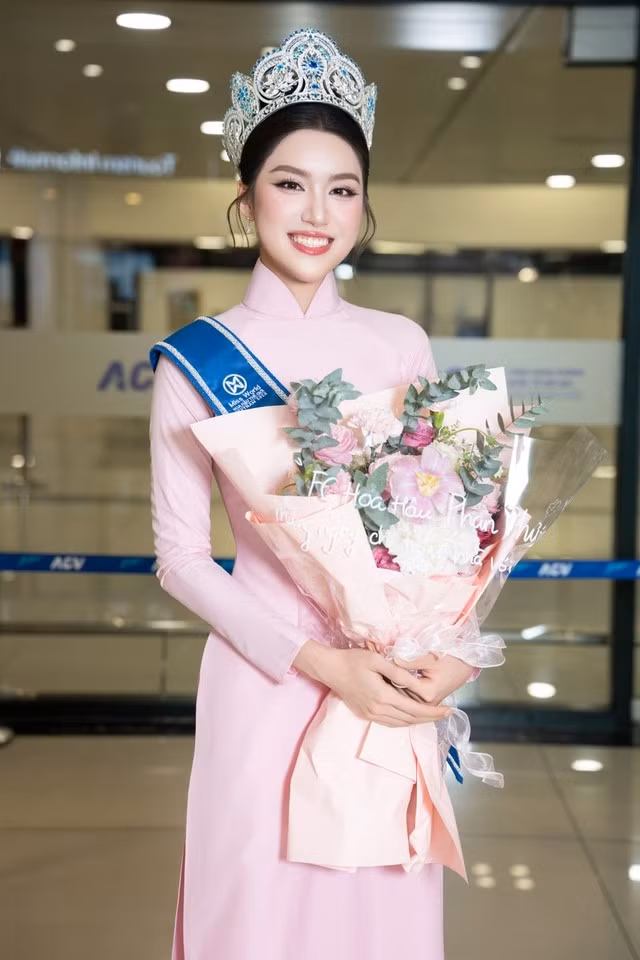 Nhan sắc cuốn hút của Hoa hậu Phương Oanh ở tuổi 23