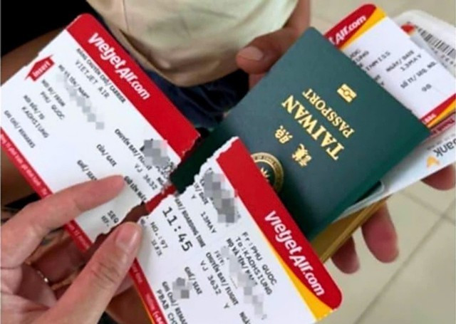 Thẻ lên máy bay bị xé rách tại sân bay quốc tế Phú Quốc. Ảnh: Chinatimes Thẻ lên máy bay bị xé rách tại sân bay quốc tế Phú Quốc. Ảnh: Chinatimes