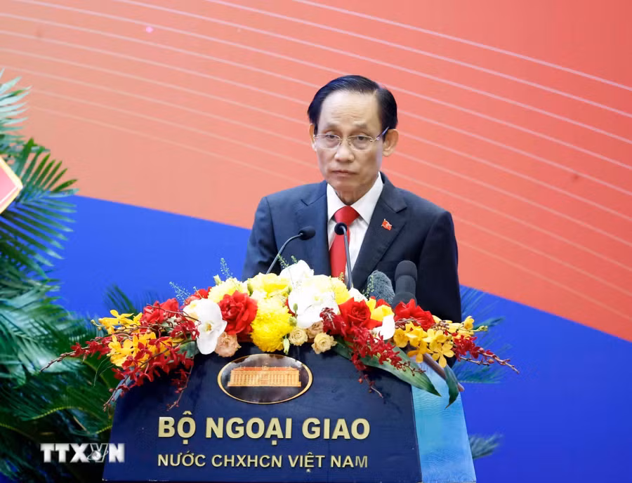 Đồng chí Lê Hoài Trung, Uỷ viên Bộ Chính trị, Bộ trưởng Bộ Ngoại giao phát biểu khai mạc. Ảnh: Thống Nhất/TTXVN