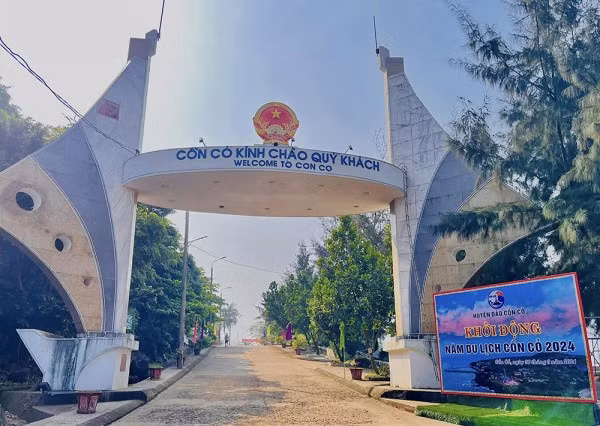 Cổng chào trên đảo Cồn Cỏ
