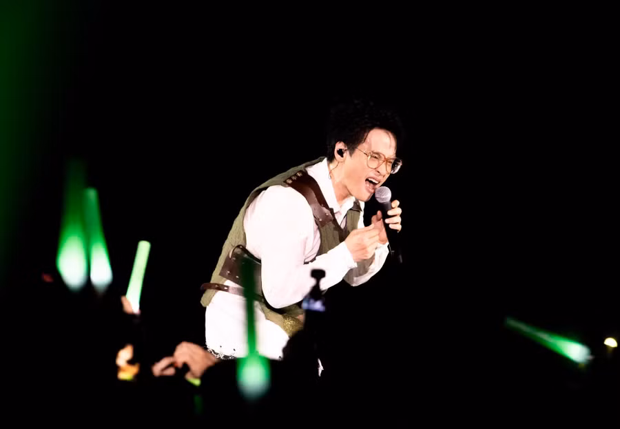 Hà Anh Tuấn kêu gọi khán giả trồng cây.