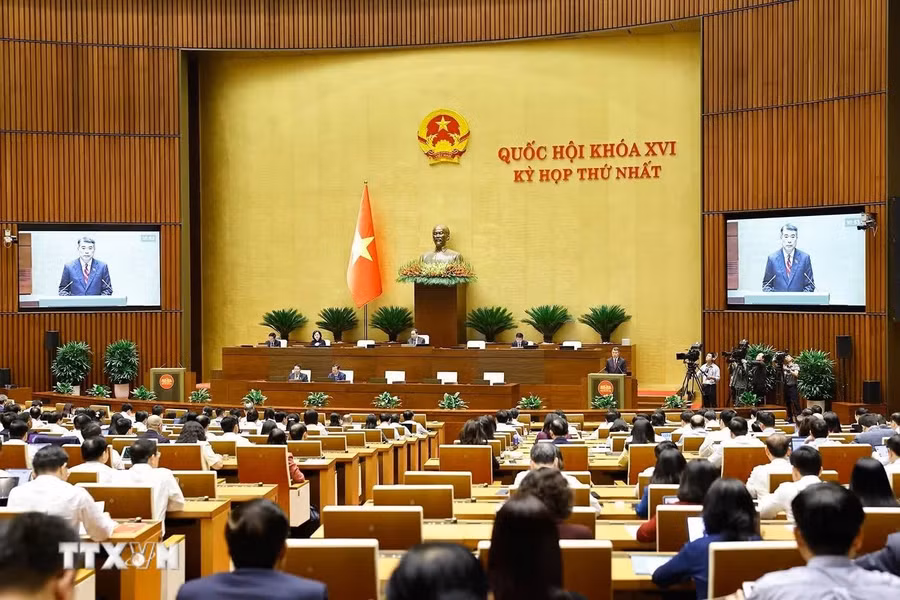 Thủ tướng Chính phủ Lê Minh Hưng trình bày Báo cáo về đánh giá bổ sung kết quả thực hiện kế hoạch phát triển kinh tế - xã hội và ngân sách nhà nước năm 2025; tình hình thực hiện kế hoạch phát triển kinh tế - xã hội và ngân sách nhà nước những tháng đầu năm 2026... (Ảnh: Doãn Tấn/TTXVN)