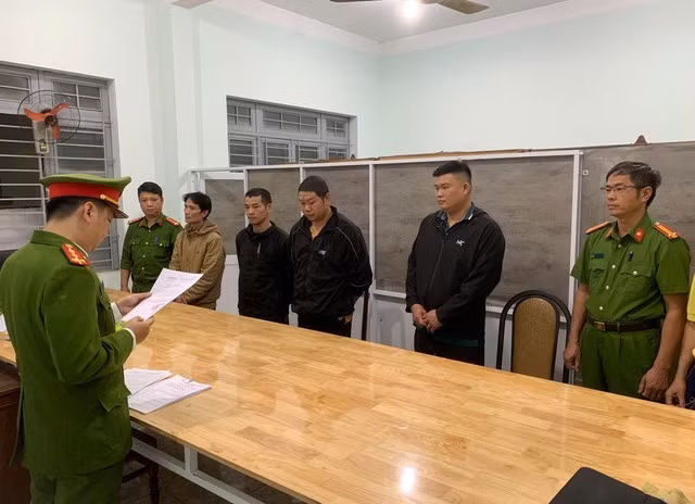 Cơ quan công an khởi tố 4 đối tượng sản xuất giá đỗ ủ chất cấm