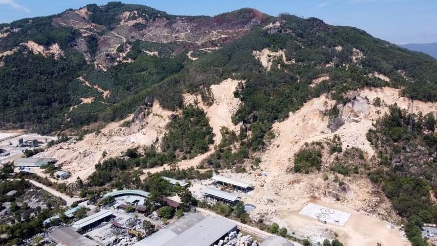 Hiện trường khu vực núi Hòn Chà liên tục bị "đá tặc" hoạt động phức tạp