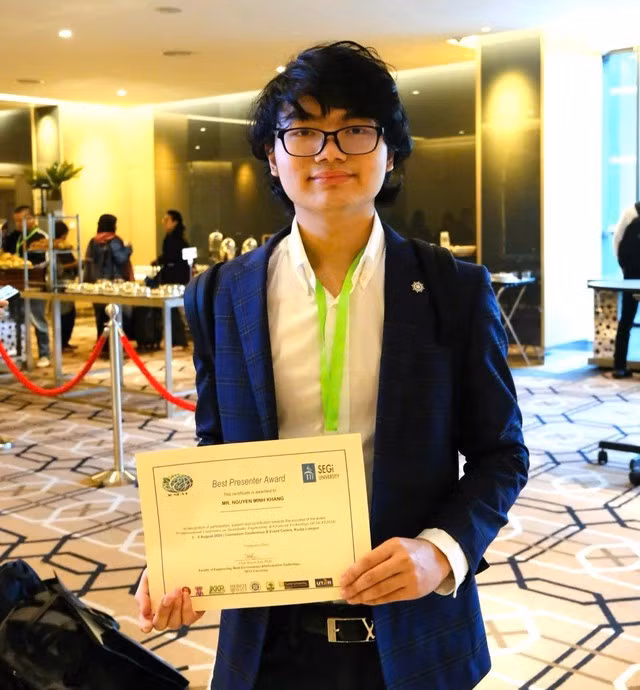 Minh Khang đoạt giải báo cáo viên xuất sắc