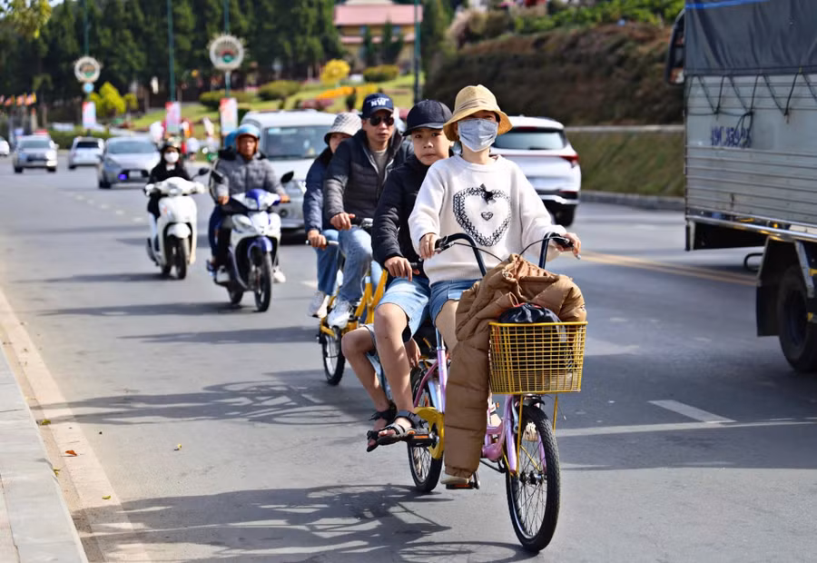 Tháng 6 cũng là thời điểm mà nhiều hoạt động ngoài trời diễn ra, như đi bộ đường dài, đạp xe xung quanh những con đường uốn lượn của thành phố... Ảnh: Chính Thành