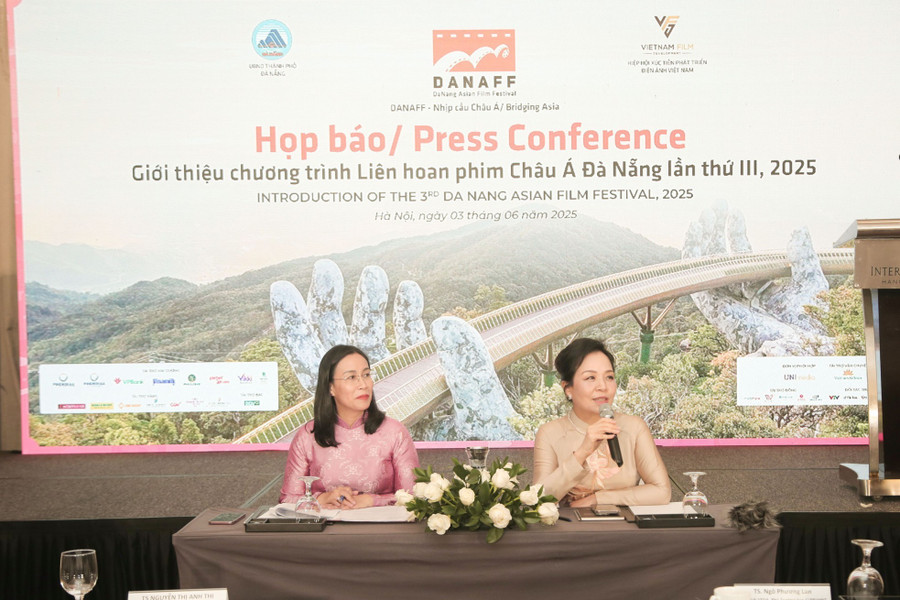 Họp báo giới thiệu Liên hoan phim châu Á Đà Nẵng lần thứ 3 (DANAFF III) được tổ chức tại Hà Nội ngày 3/6. Họp báo giới thiệu Liên hoan phim châu Á Đà Nẵng lần thứ 3 (DANAFF III) được tổ chức tại Hà Nội ngày 3/6.