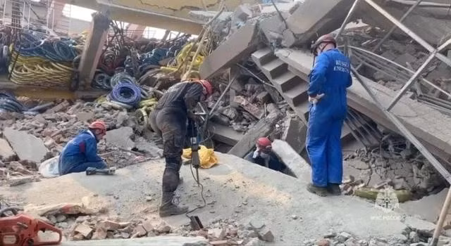 Lực lượng cứu hộ của Nga thực hiện tìm kiếm cứu nạn tại Myanmar ngày 1.4