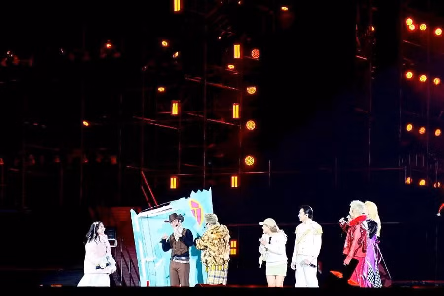 Anh trai Cường Seven xuất hiện dưới tạo hình cao bồi khiến khán giả không ngừng hò reo