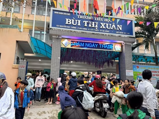 Lãnh đạo Trường Tiểu học Bùi Thị Xuân cho hay đây là điều đáng tiếc