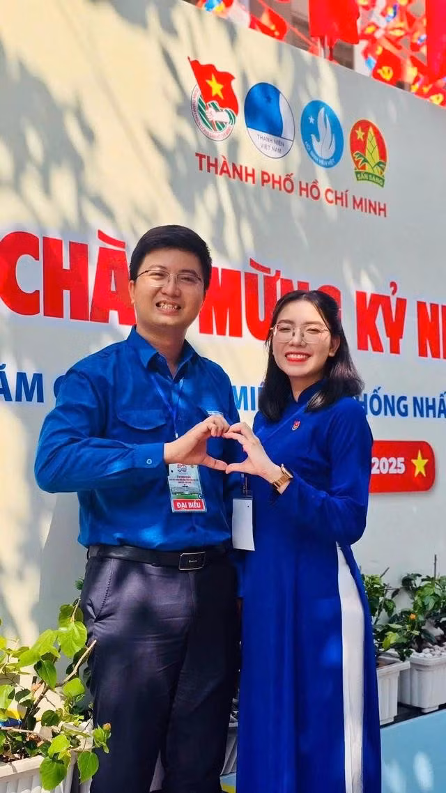 Mạnh Phương đã nên duyên với chồng cũng từ công tác Đoàn. Cả 2 vợ chồng Mạnh Phương hiện đều là cán bộ Đoàn
