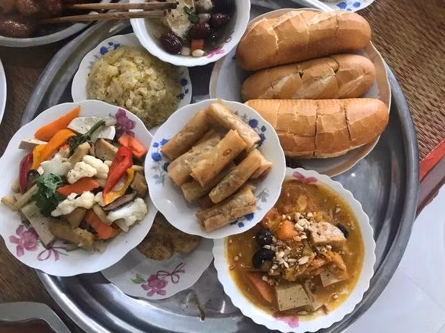 Nhà Thảo thường làm mâm cúng chay nhưng dọn khách sẽ là đồ mặn