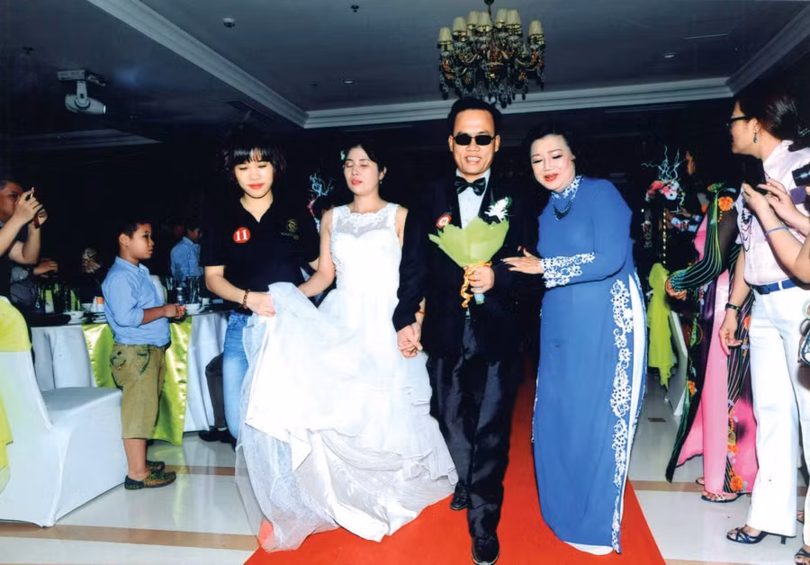 NSND Kim Cương tổ chức đám cưới cho các cặp đôi khuyết tật