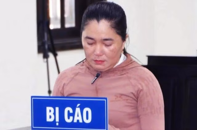 Bị cáo Nguyễn Hồng Nhi tại phiên tòa xét xử sơ thẩm về tội tham ô tài sản