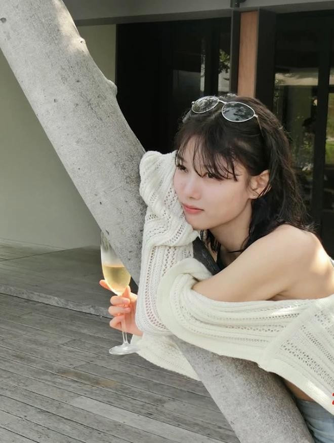 Kim Yoo Jung khoe nét ngọt ngào, dễ thương trong những khung hình chụp ở Ninh Thuận Kim Yoo Jung khoe nét ngọt ngào, dễ thương trong những khung hình chụp ở Ninh Thuận