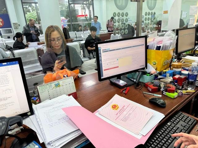 Kiến nghị bỏ sổ hồng giấy, thay vào đó xác lập chủ sở hữu và cấp sổ hồng trên không gian số Kiến nghị bỏ sổ hồng giấy, thay vào đó xác lập chủ sở hữu và cấp sổ hồng trên không gian số