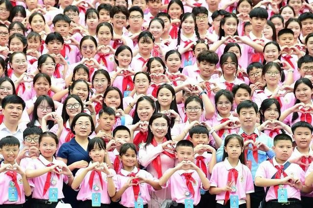 Các đại biểu Đại hội Cháu ngoan Bác Hồ lần thứ 10 thể hiện tình yêu đất nước Các đại biểu Đại hội Cháu ngoan Bác Hồ lần thứ 10 thể hiện tình yêu đất nước