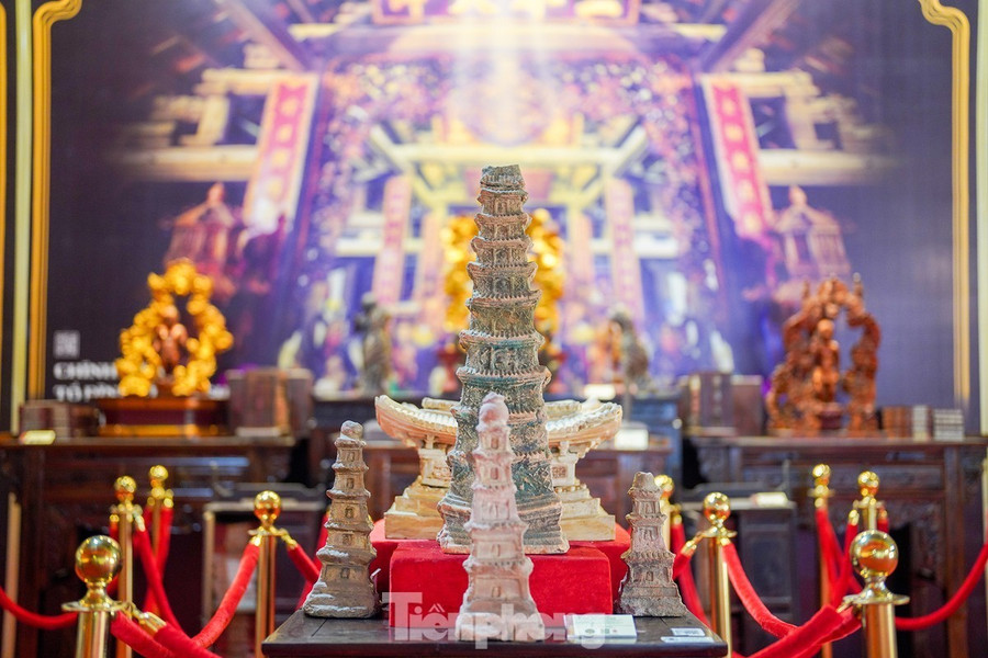 Bộ tháp thờ thời Lý, nguồn gốc Bắc Ninh. Bộ tháp thờ thời Lý, nguồn gốc Bắc Ninh.