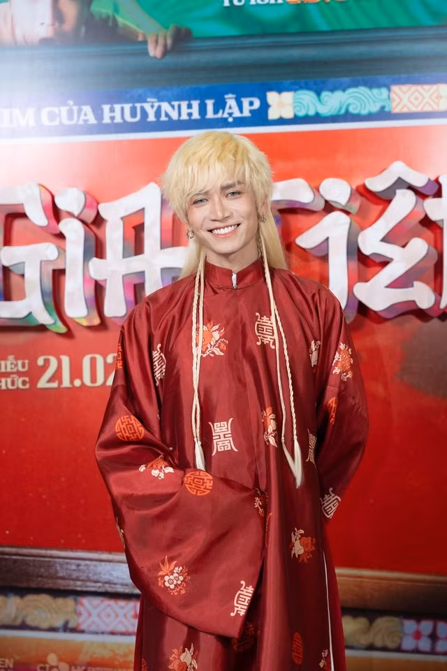 BB Trần đến mừng đoàn phim