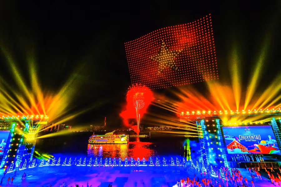 TP HCM - đô thị đầu tàu đóng góp lớn vào sự phát triển chung của đất nước. Ảnh: HOÀNG TRIềU